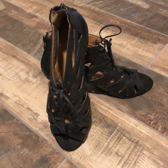 Black booties heel size 8.5 - Picture 5 of 6